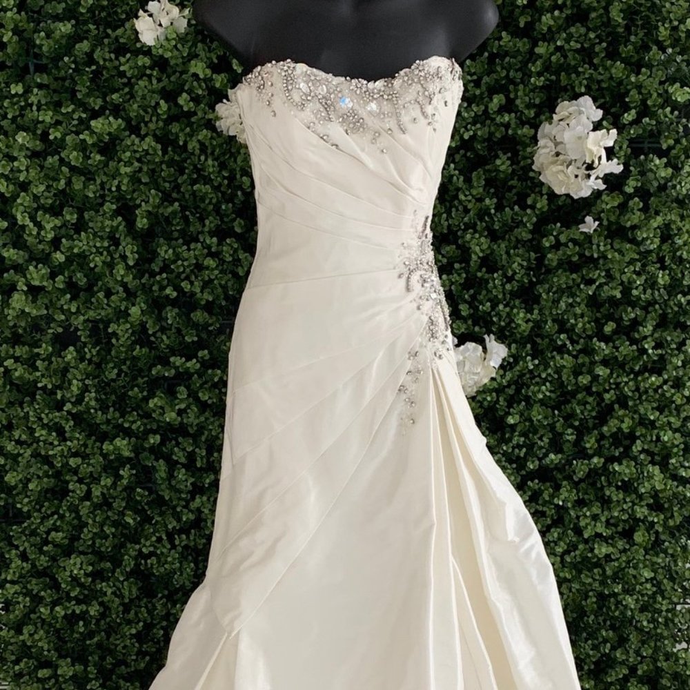 Sophia Tolli Size 06 Ivory Taffeta Y21052